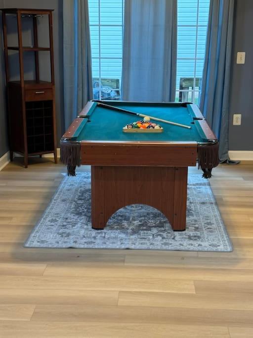 Entire Nw Stadium Home With Pool Table And Parking 워싱턴 외부 사진